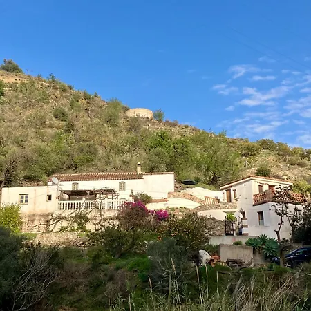 Holiday home Golondrinas, Authentic Cortijo In The Hills Of